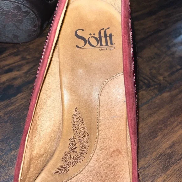 Vintage America Burgundy and Black Flats - Picture 6 of 6